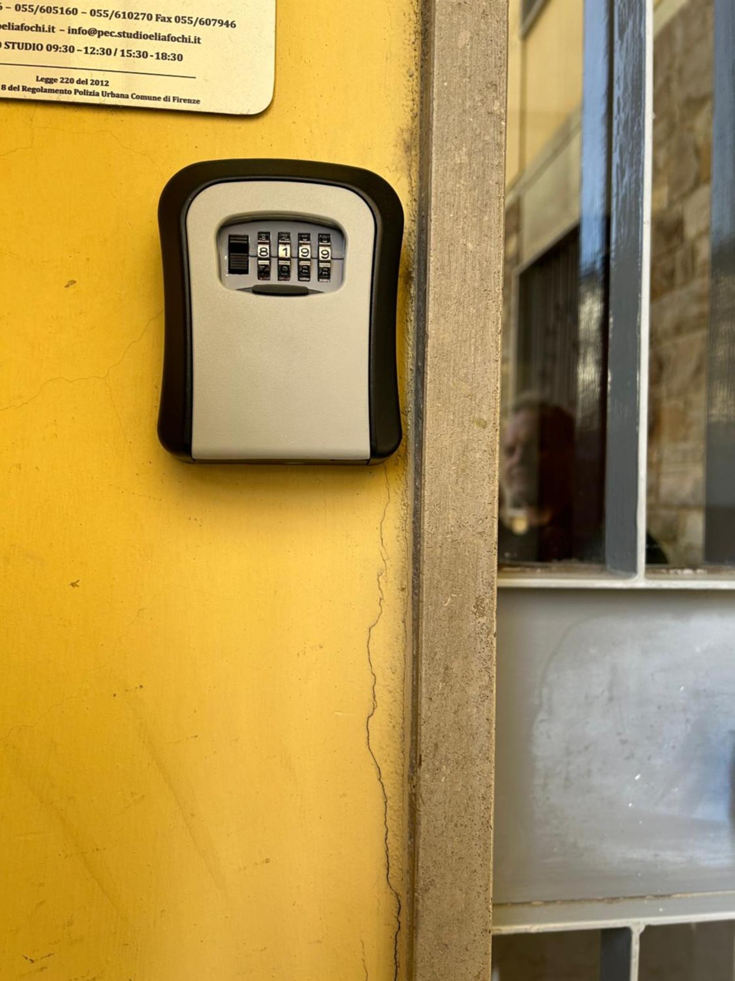 Appartamento Incantevole Con Patio Florenţa Exterior foto